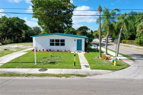 357 SW 1st Ter, Deerfield Beach FL 33441