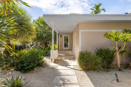 6010 Pine Tree Dr, Miami Beach FL 33140