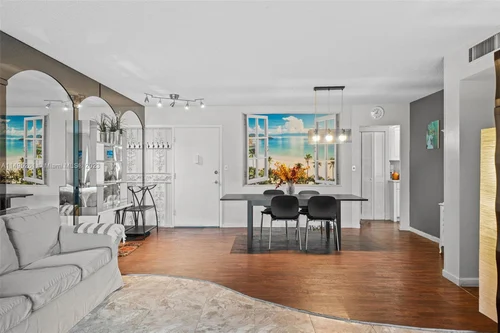 1690 NE 191st St # 1, Miami FL 33179