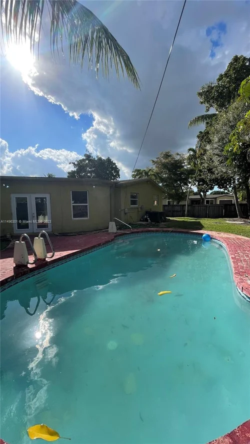3193 NW 39th Ct, Lauderdale Lakes FL 33309
