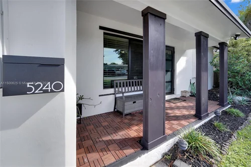 5240 NE 1st Ave, Oakland Park FL 33334