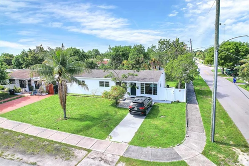 1050 NE 156th St, North Miami Beach FL 33162