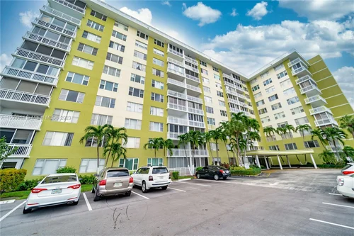 4400 Hillcrest Dr # 807A, Hollywood FL 33021