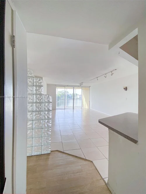 1750 NE 191st St # 4, Miami FL 33179