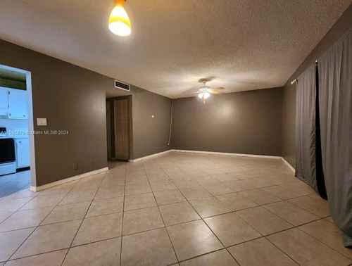 301 N Pine Island Rd # 117, Plantation FL 33324