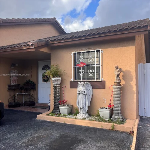 11507 SW 6th St, Sweetwater FL 33174