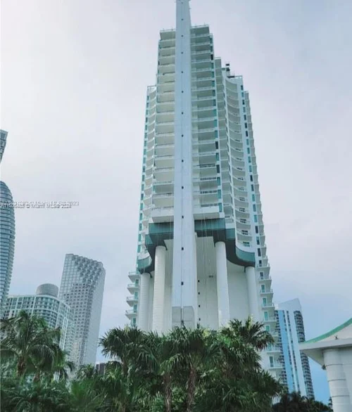 900 Brickell Key BL # 1905, Miami FL 33131