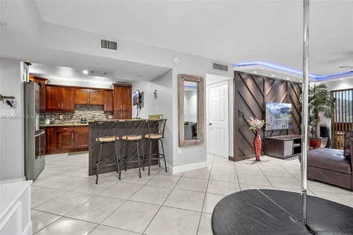 4176 Inverrary Drive # 208, Lauderhill FL 33319