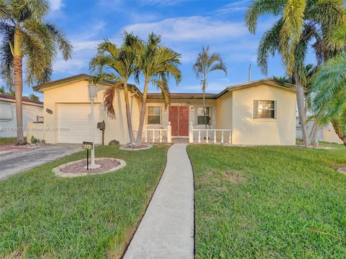4360 NW 42nd Ave, Lauderdale Lakes FL 33319