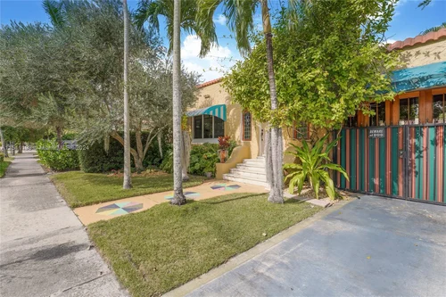 521 NE 74th St, Miami FL 33138