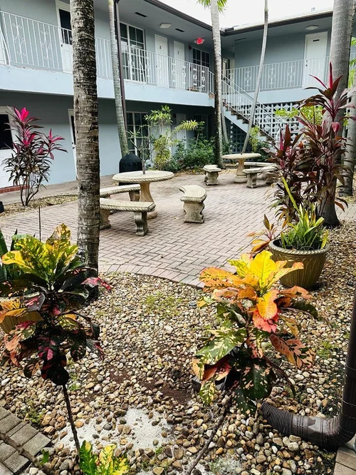 105 NE 12th Ave # 3, Hallandale Beach FL 33009