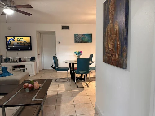 581 Blue Heron Dr # B, Hallandale Beach FL 33009