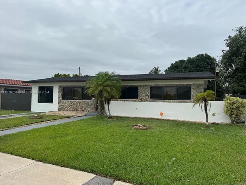 5751 NW 117th St, Hialeah FL 33012