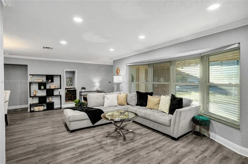 3532 NW 39th Ave, Lauderdale Lakes FL 33309