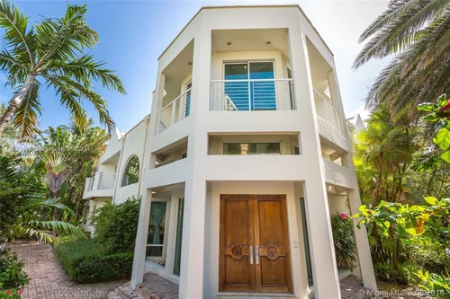 688 Ocean Blvd, Golden Beach FL 33160