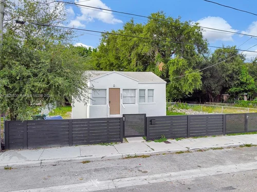 585 NW 51st St, Miami FL 33127