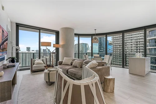 55 SW 9th St # 4001, Miami FL 33130