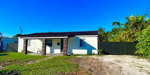 6765 SW 17th St, Miami FL 33155