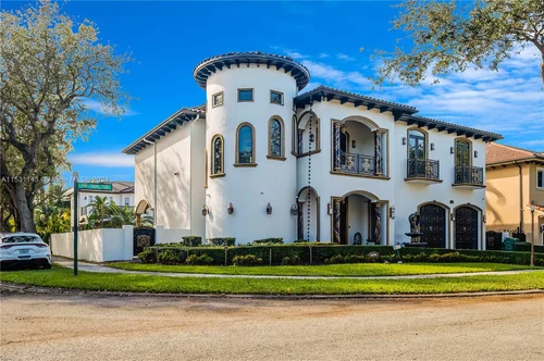 8420 NW 169th Ter, Miami Lakes FL 33016