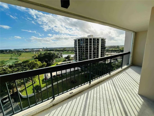 2425 Presidential Way # 905, West Palm Beach FL 33401