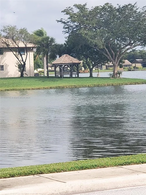 5590 Lakeside Dr # 102, Margate FL 33063