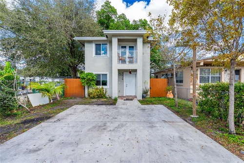 3019 NW 45th St, Miami FL 33142