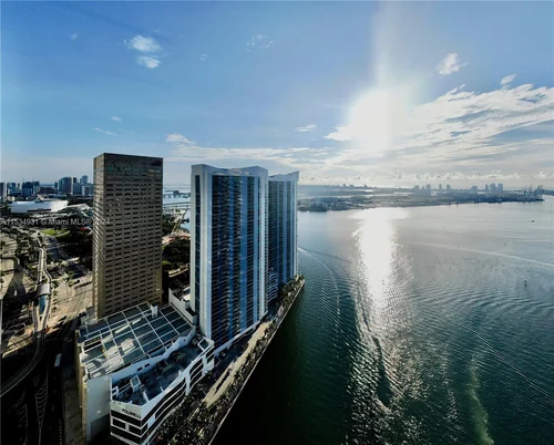 335 S Biscayne Blvd # 3906, Miami FL 33131