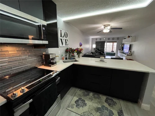 1751 NW 75th Ave # 207, Plantation FL 33313