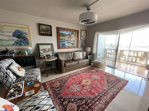 4001 Hillcrest Dr # 914, Hollywood FL 33021