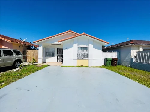 2605 W 74th St, Hialeah FL 33016