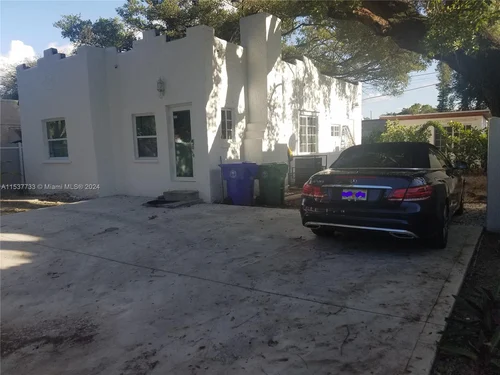 562 NW 48th St # 0, Miami FL 33127