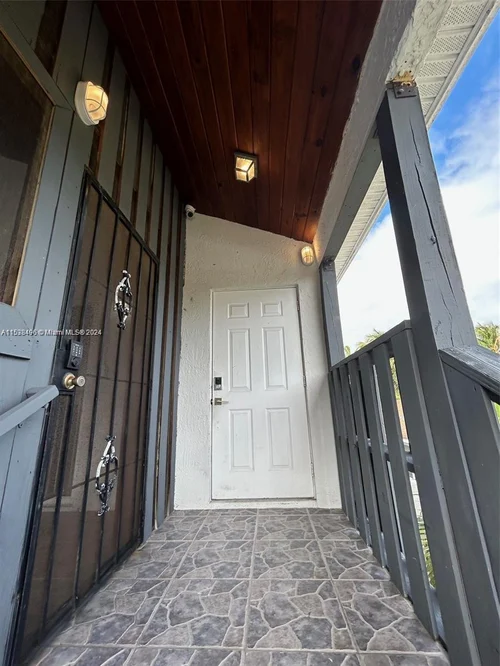 1531 NE 35th # 1, Oakland Park FL 33334