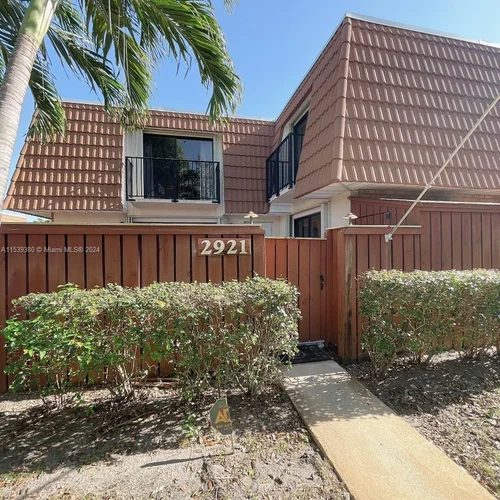 2921 N Waterford Dr N # 1, Deerfield Beach FL 33442