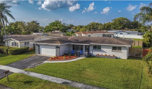 12001 NW 15th Ct, Pembroke Pines FL 33026