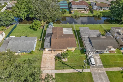 9417 SW 52nd St, Cooper City FL 33328