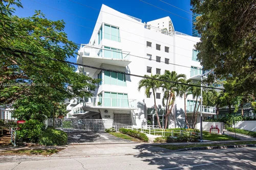 1528 Brickell Ave # 109, Miami FL 33129