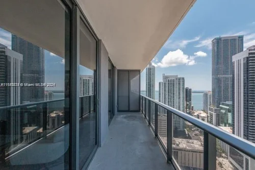 45 SW 9th St # 3305, Miami FL 33130