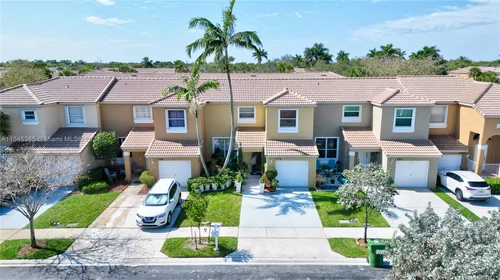 1370 NW 154th Ave # 1370, Pembroke Pines FL 33028