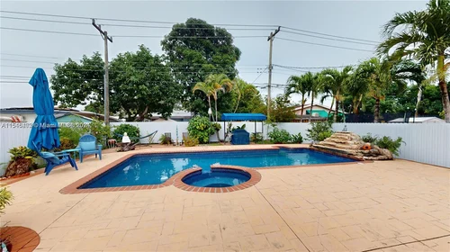 233 W 39th Pl, Hialeah FL 33012