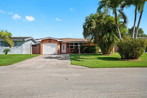 7671 NW 15th Ct, Pembroke Pines FL 33024