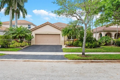 1737 Aspen Ln, Weston FL 33327