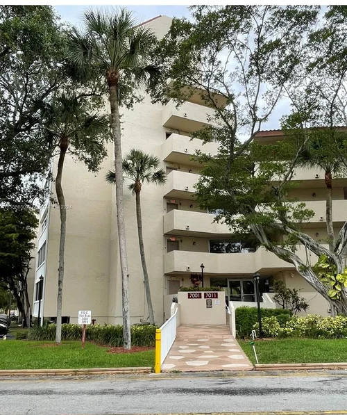 7011 Environ Blvd # 211, Lauderhill FL 33319
