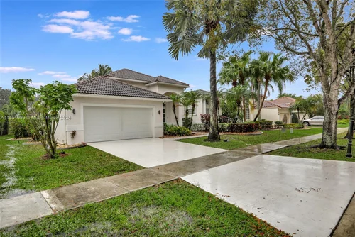 865 Bayside Ln, Weston FL 33326