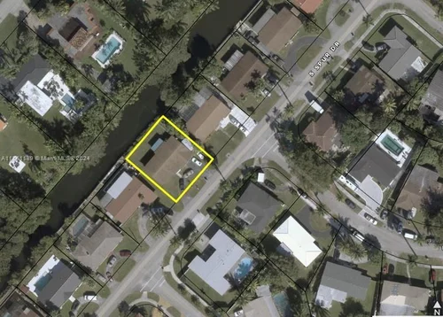 14760 S Spur Dr, Miami FL 33161