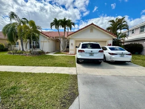 712 NW 177th Ave, Pembroke Pines FL 33029