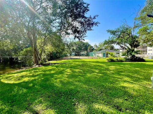 5080 SW 64th Ave # 107, Davie FL 33314