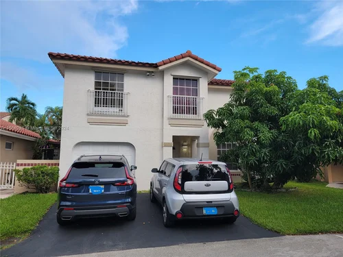 1352 Seagrape Cir, Weston FL 33326