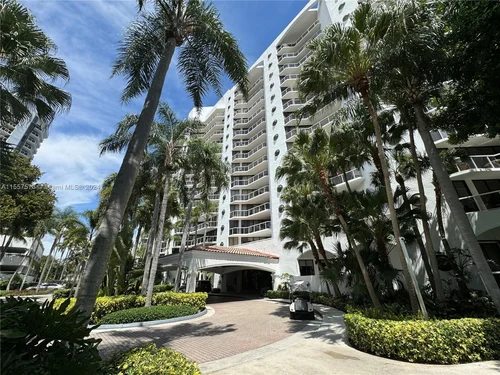 3610 Yacht Club Dr # 906, Aventura FL 33180