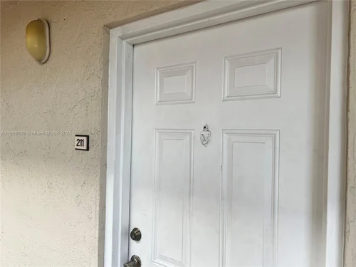 6195 NW 186th St # 211, Hialeah FL 33015