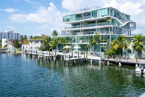 8425 Crespi Blvd # 502, Miami Beach FL 33141